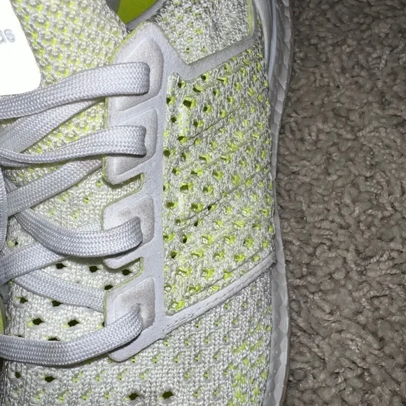 Adidas Ultraboost ('18) size 9 - Picture 6 of 7